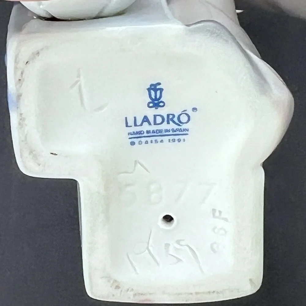 LLADRO 5877 & 5429 Guest Of Honor Boy & Girl Happy Birthday Cake Figurine Pair - Picture 6 of 13